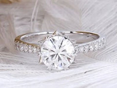 doveggs round 0.8 carat 18k white gold EF color moissanite engagement ring